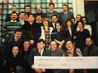 POMCZARy_zbiórka_grupowe_1998.jpg