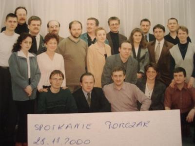 POMCZARy_zbiórka_grupowe_2000.jpg